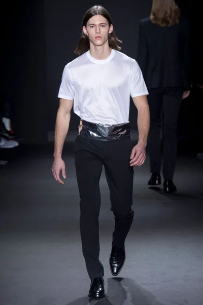 Look 11